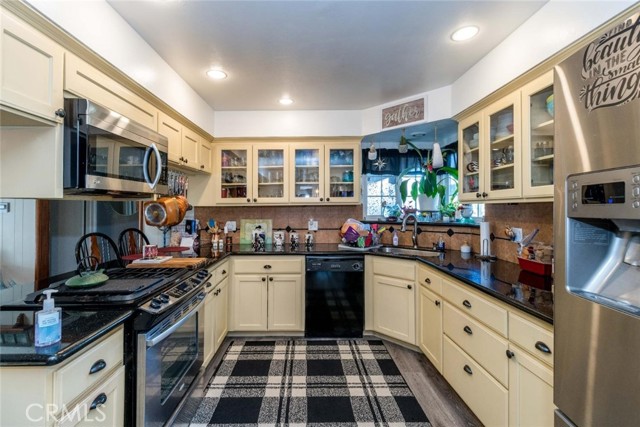 918 S Sunnyside Avenue, Fresno CA: https://media.crmls.org/medias/5fc3bbf2-3c42-4321-992d-010adb3f82d7.jpg