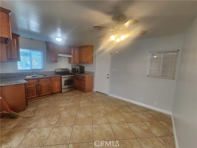 Detail Gallery Image 7 of 38 For 7910 Nagle, North Hollywood,  CA 91605 - 3 Beds | 1 Baths