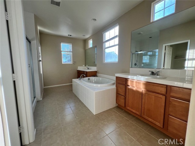 Detail Gallery Image 5 of 29 For 135 Violet Bloom, Irvine,  CA 92618 - 4 Beds | 3 Baths