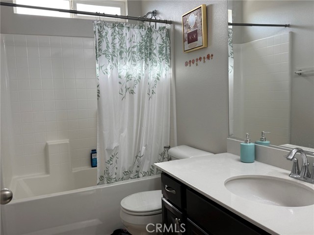 Detail Gallery Image 5 of 22 For 29325 Centerfield, Lake Elsinore,  CA 92530 - 4 Beds | 3 Baths