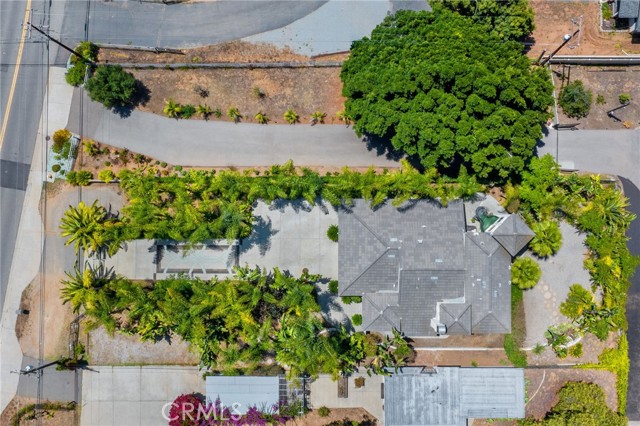 210 N Stage Coach Lane, Fallbrook CA: https://media.crmls.org/medias/5fc5eb14-f2fb-4f91-818f-0c725f6d5e9a.jpg