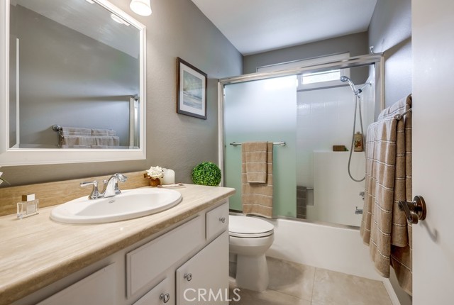 253 Gallery Way, Tustin CA: https://media.crmls.org/medias/5fc6ca9d-236a-4b43-a1d1-3a97b9a0dec6.jpg