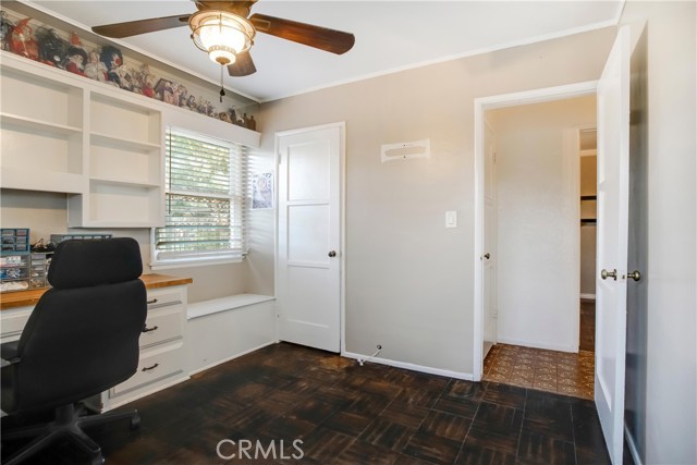 8666 Keokuk Avenue, Winnetka CA: https://media.crmls.org/medias/5fc739ca-5033-45d6-956b-d53a35b89bb8.jpg