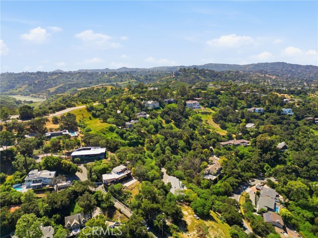 Detail Gallery Image 5 of 9 For 3420 Beverly Glen, Sherman Oaks,  CA 91423 - – Beds | – Baths