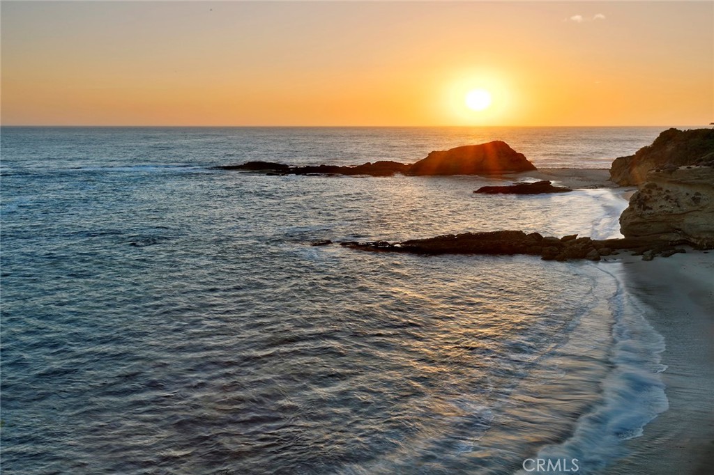 https://media.crmls.org/medias/5fc97b7a-5c2c-458e-ac75-b99ad107983e.jpg?preset=X-Large