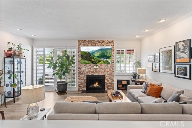 Detail Gallery Image 8 of 51 For 19431 Ranch Ln #101,  Huntington Beach,  CA 92648 - 4 Beds | 3/1 Baths