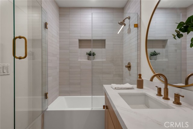 Detail Gallery Image 17 of 30 For 3682 Buckingham, Los Angeles,  CA 90016 - 4 Beds | 2 Baths