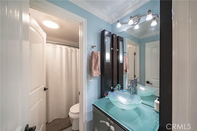 201 W Alton Ave, Santa Ana CA: https://media.crmls.org/medias/5fca1f44-23a4-4e3a-ad98-b71853640a03.jpg