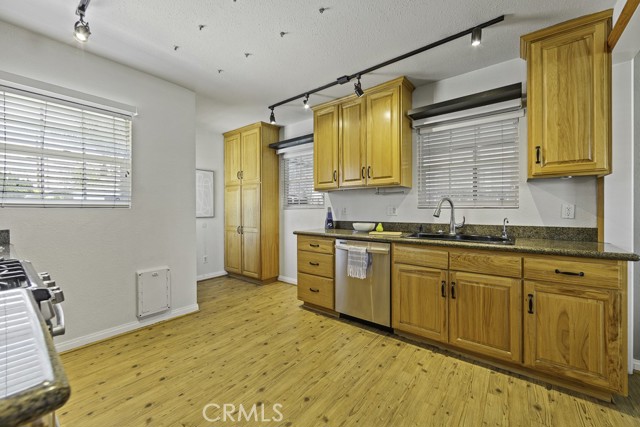 Detail Gallery Image 10 of 44 For 1832 N Brighton, Burbank,  CA 91506 - 2 Beds | 1 Baths