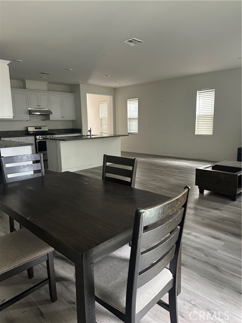 Detail Gallery Image 7 of 22 For 2066 E Journal Privado, Ontario,  CA 91764 - 4 Beds | 2/1 Baths