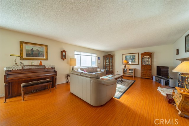 Detail Gallery Image 5 of 33 For 1344 5th St #16,  Glendale,  CA 91201 - 3 Beds | 2 Baths