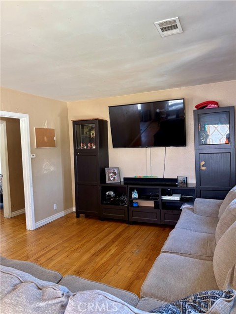 372 E Janice Street, Long Beach CA: https://media.crmls.org/medias/5fcf03fd-d367-4529-8d3b-ca0328e9e7a6.jpg