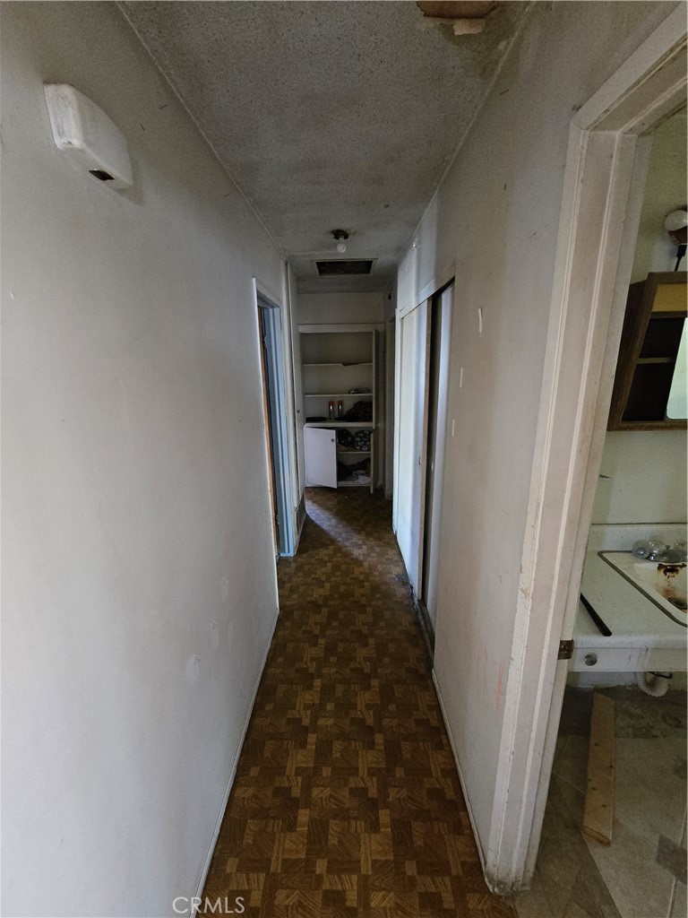 https://media.crmls.org/medias/5fcfd3eb-6799-4b4a-8931-f760eae27ad6.jpg?preset=X-Large