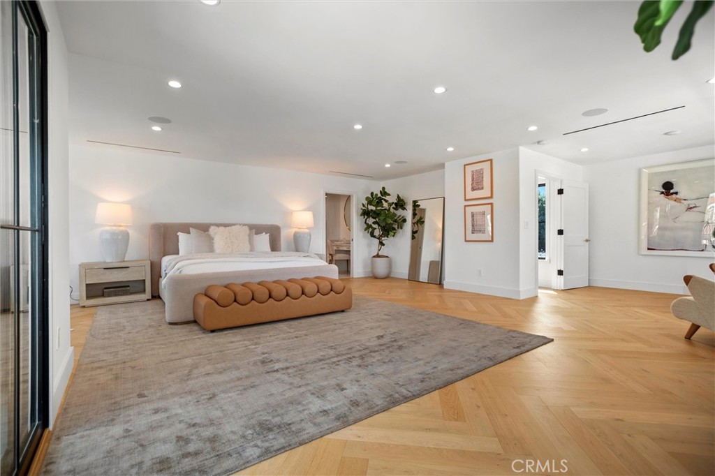 https://media.crmls.org/medias/5fd03963-70f3-4059-9345-76cad6d119d9.jpg?preset=X-Large