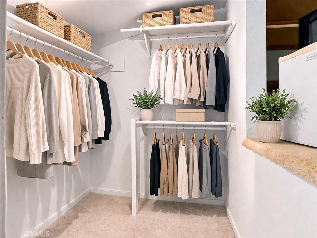 https://media.crmls.org/medias/5fd2e524-3106-43a4-9c3c-f26675599dd5.jpg?preset=X-Large