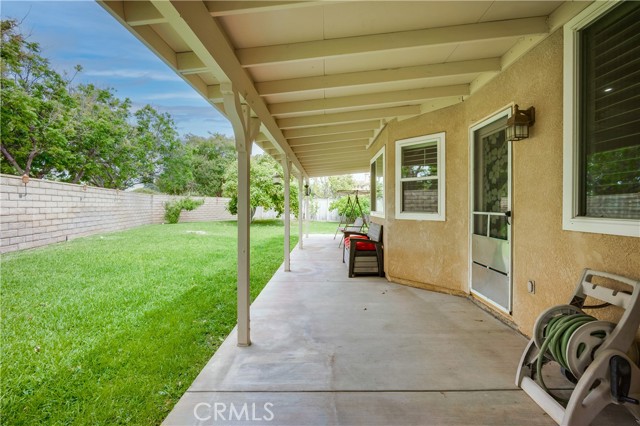 11327 La Brisa Circle, Fontana CA: https://media.crmls.org/medias/5fd3f8dc-4cc4-4ae7-b646-ee33efe6937b.jpg