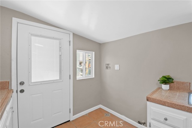 13439 Roselle Avenue, Hawthorne CA: https://media.crmls.org/medias/5fd3fe8c-5995-4720-9ba6-81b967e2b7bf.jpg