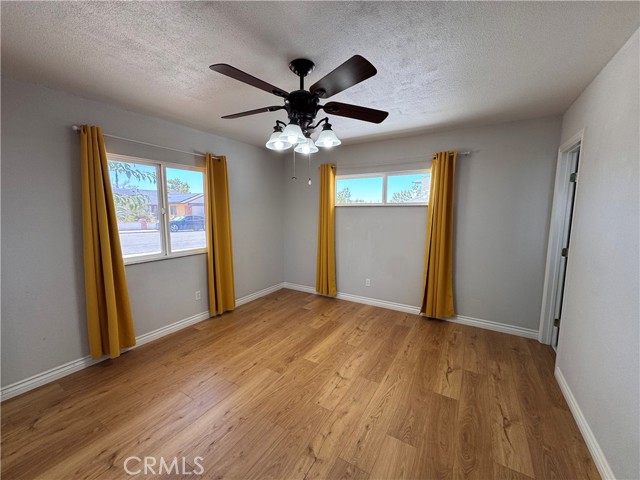 417 Fenoak Drive, Barstow CA: https://media.crmls.org/medias/5fd4e18c-512d-40b7-bda1-30ee4dd85944.jpg