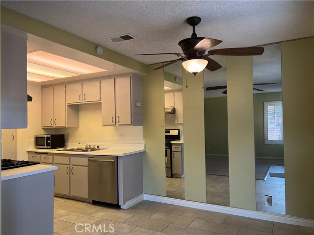 Detail Gallery Image 9 of 27 For 1400 Countrywood Ave #101,  Hacienda Heights,  CA 91745 - 3 Beds | 2 Baths