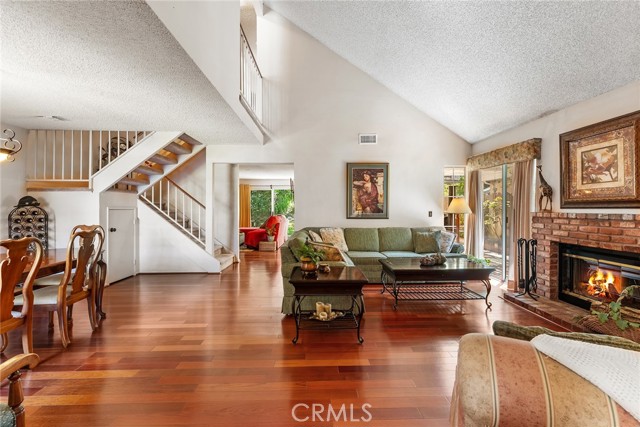Detail Gallery Image 8 of 56 For 19852 Pandy Ct, Canyon Country,  CA 91351 - 3 Beds | 2/1 Baths