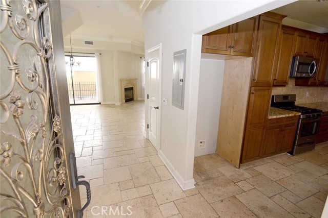 Detail Gallery Image 5 of 32 For 347 Milford St #102,  Glendale,  CA 91203 - 3 Beds | 3 Baths