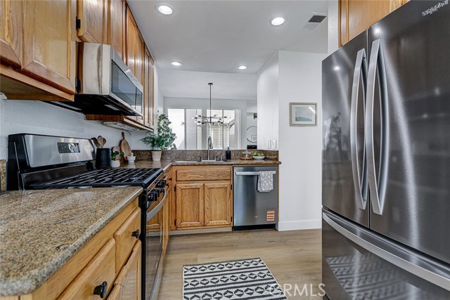 Detail Gallery Image 9 of 39 For 501 Herondo #18,  Hermosa Beach,  CA 90254 - 3 Beds | 2 Baths