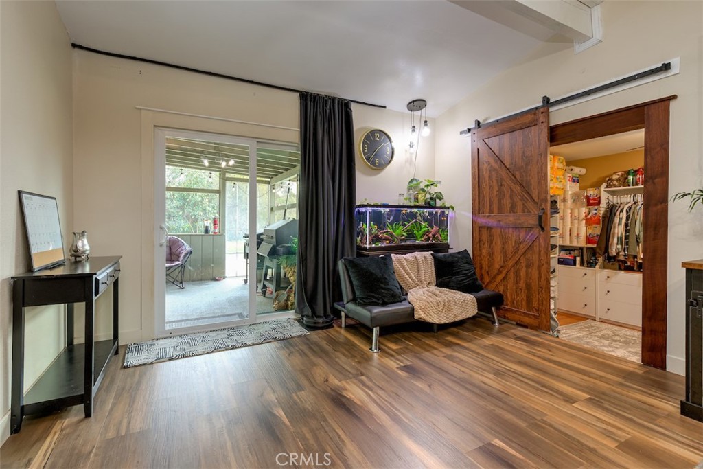 https://media.crmls.org/medias/5fd6396f-6b72-43f3-820c-500f27690627.jpg?preset=X-Large