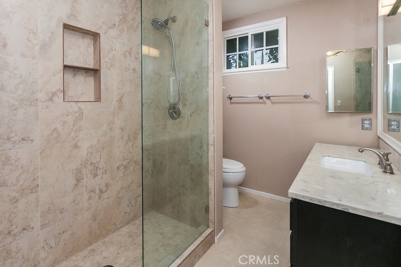 https://media.crmls.org/medias/5fd64799-d3b0-46a9-a09d-e34c904638e2.jpg?preset=X-Large