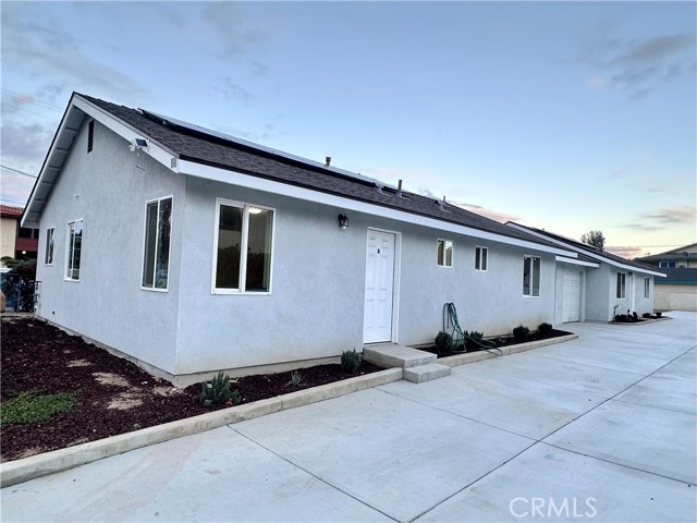 Detail Gallery Image 2 of 8 For 108 S Lindsay St #B,  Lake Elsinore,  CA 92530 - 2 Beds | 2 Baths