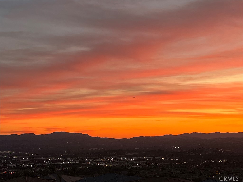 https://media.crmls.org/medias/5fd6806d-e1df-4c9e-b371-dfa72ea60f1e.jpg?preset=X-Large