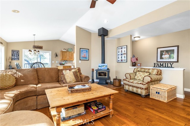 Detail Gallery Image 13 of 49 For 2627 Captains Walk, Lake Nacimiento,  CA 93426 - 3 Beds | 2 Baths