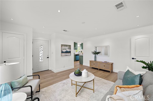 Detail Gallery Image 6 of 36 For 1410 W Camden Pl, Santa Ana,  CA 92704 - 3 Beds | 1/1 Baths