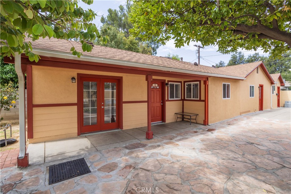 7343 Owensmouth Avenue