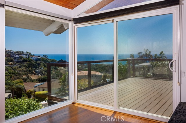 1007 Flamingo Road, Laguna Beach CA: https://media.crmls.org/medias/5fd78c0f-d816-4082-b9ea-8921146ae3d6.jpg