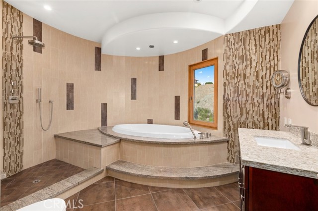 24517 Piuma Road, Malibu CA: https://media.crmls.org/medias/5fd7d54f-3b6c-402a-b91b-d372ca2c37cd.jpg