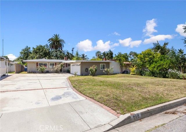 Detail Gallery Image 2 of 32 For 810 W Route 66, Glendora,  CA 91740 - 3 Beds | 2 Baths
