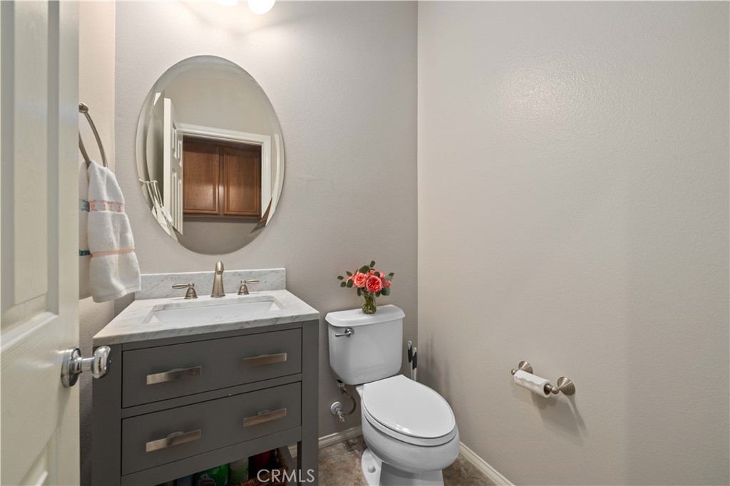 https://media.crmls.org/medias/5fdb382a-c857-46fe-babc-83c735fabe00.jpg?preset=X-Large