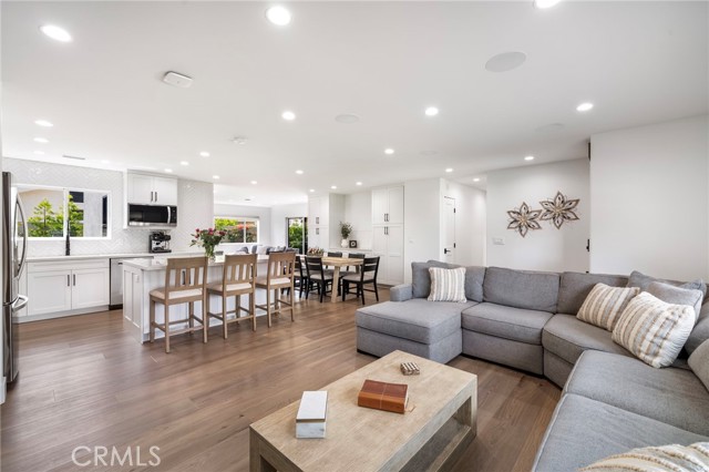 Detail Gallery Image 4 of 45 For 17551 Griffith, Huntington Beach,  CA 92649 - 4 Beds | 3 Baths