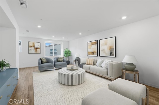 Detail Gallery Image 10 of 47 For 27317 Bear Creek Ln, Valencia,  CA 91381 - 3 Beds | 3/1 Baths