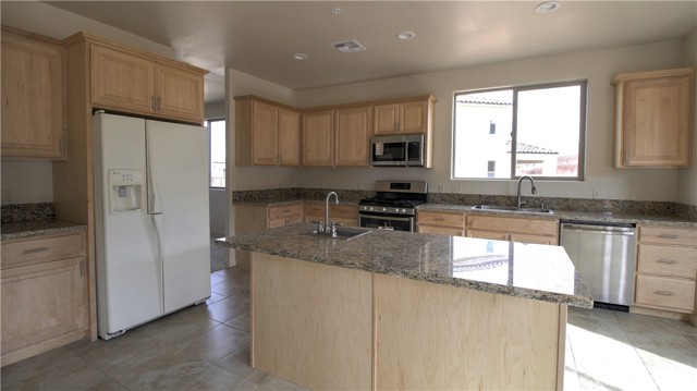 Detail Gallery Image 12 of 31 For 56925 Hidden Gold Ct, Yucca Valley,  CA 92284 - 4 Beds | 2/1 Baths