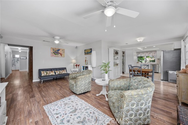 5904 Medio Luna Avenue, Bakersfield CA: https://media.crmls.org/medias/5fdc7de0-2e35-442b-97ee-20baffea312c.jpg