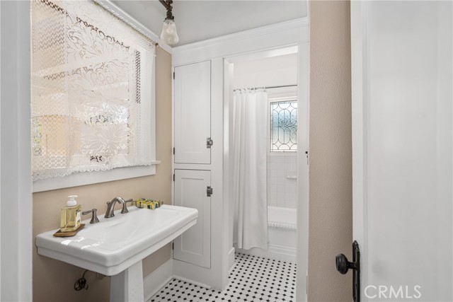 Detail Gallery Image 17 of 39 For 155 N Cleveland St, Orange,  CA 92866 - 4 Beds | 2 Baths