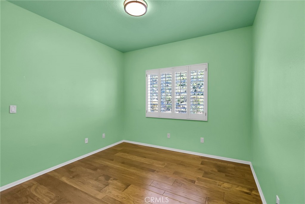 https://media.crmls.org/medias/5fdd24f2-b741-482c-8083-84c4694d5a6c.jpg?preset=X-Large