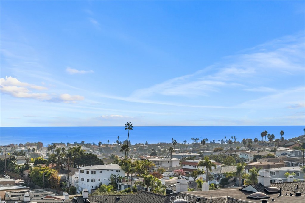 https://media.crmls.org/medias/5fdd82db-a66f-419d-8215-e48ce64f0ac0.jpg?preset=X-Large