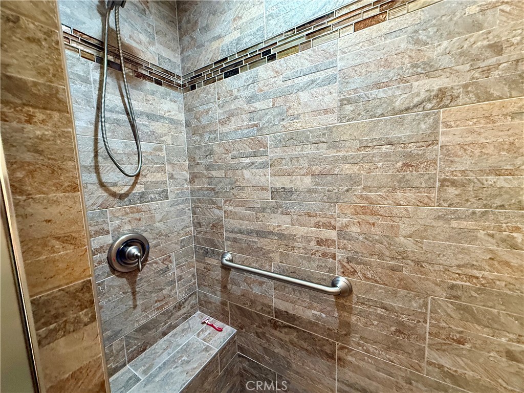 https://media.crmls.org/medias/5fddb44a-10f2-432e-a318-491548cbe46c.jpg?preset=X-Large