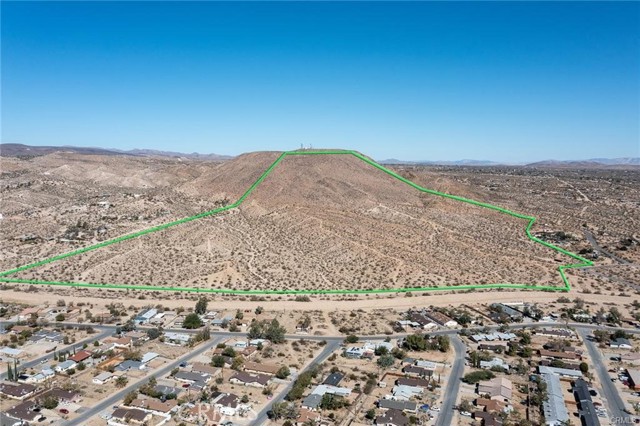1 Avalon Avenue, Yucca Valley CA: https://media.crmls.org/medias/5fde291e-2063-4f4f-a207-a534e7389096.jpg