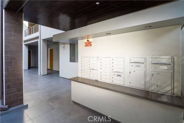 Detail Gallery Image 5 of 37 For 1411 N Detroit St #208,  Los Angeles,  CA 90046 - 3 Beds | 3 Baths