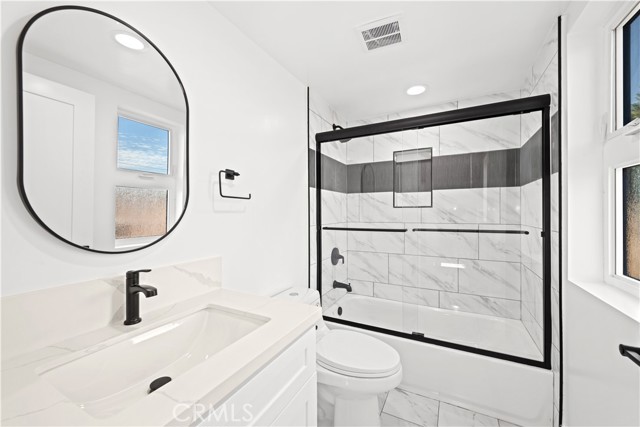 Detail Gallery Image 25 of 34 For 6700 Kester Ave #2,  Van Nuys,  CA 91405 - 5 Beds | 5 Baths