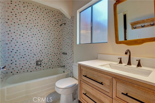 Detail Gallery Image 17 of 24 For 14813 Hartsook, Sherman Oaks,  CA 91403 - 2 Beds | 2 Baths
