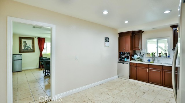 Detail Gallery Image 6 of 55 For 2306 Laird St, Santa Ana,  CA 92706 - 6 Beds | 5 Baths